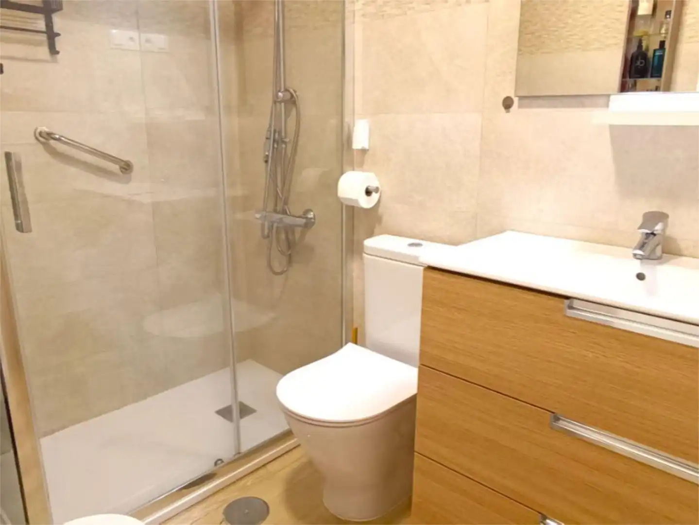 Detached homes for sale in Calle Escritora Elena Quiroga, 5, Churriana - El Pizarrillo - La Noria-Guadalsol Bathroom of Detached homes for sale in Málaga with Air Conditioner, Heating and Private garden