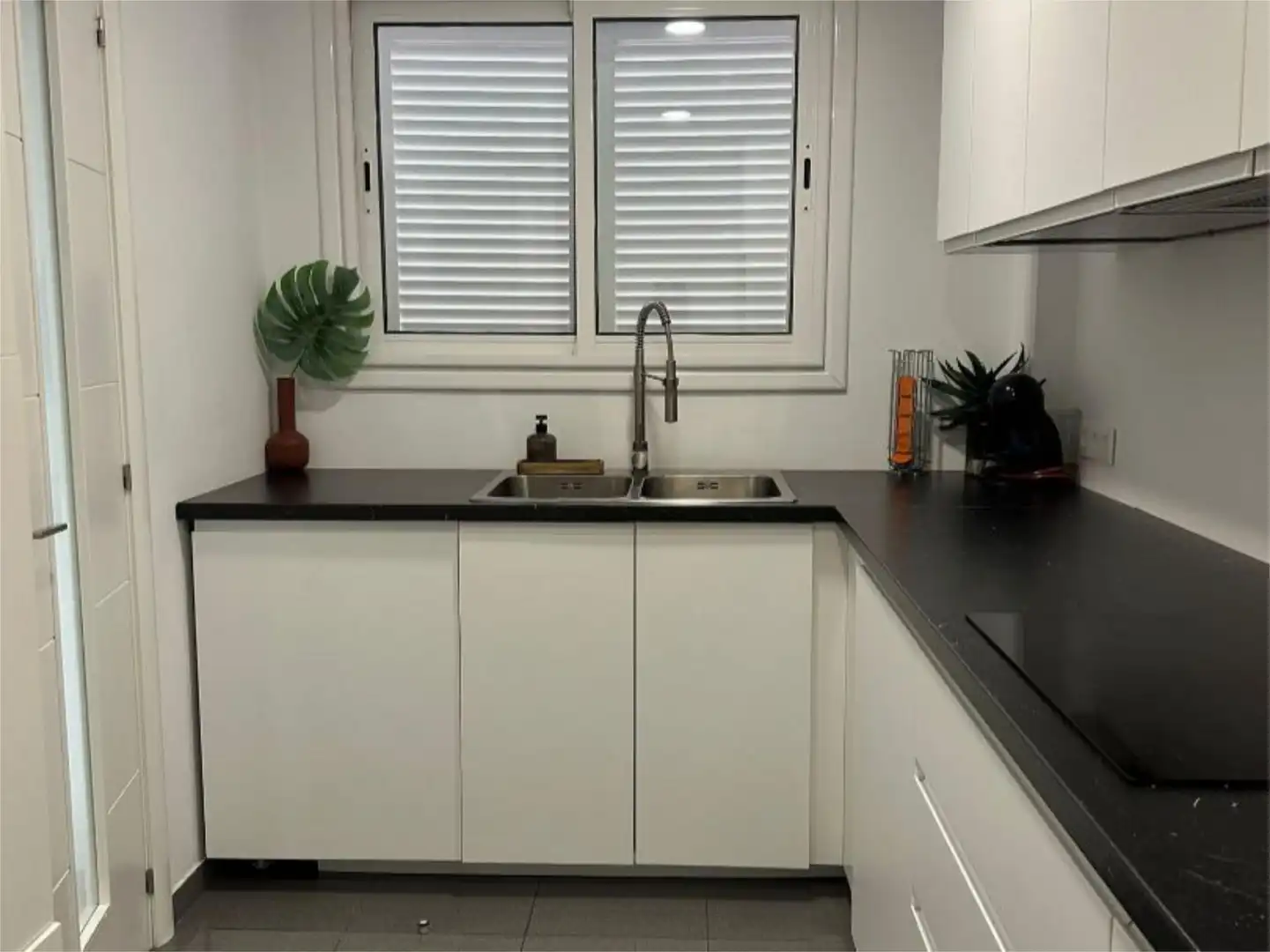Piso en venta en Calle Juan Manuel Capdevielle San Martín, 13, Puerto de Santiago Cocina de Piso en venta en Santiago del Teide con Terraza, Trastero y Piscina