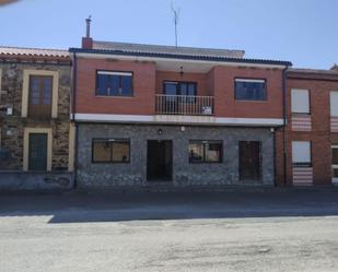 Vista exterior de Casa o xalet en venda en Villamontán de la Valduerna amb Terrassa i Balcó