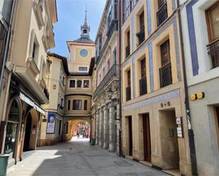 Vista exterior de Pis en venda en Oviedo  amb Calefacció i Moblat