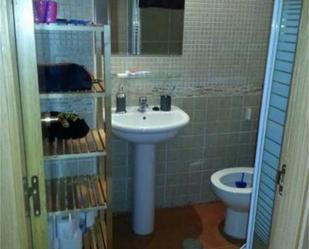 Bathroom of Apartment to rent in  Madrid Capital  with Heating, Terrace and Furnished