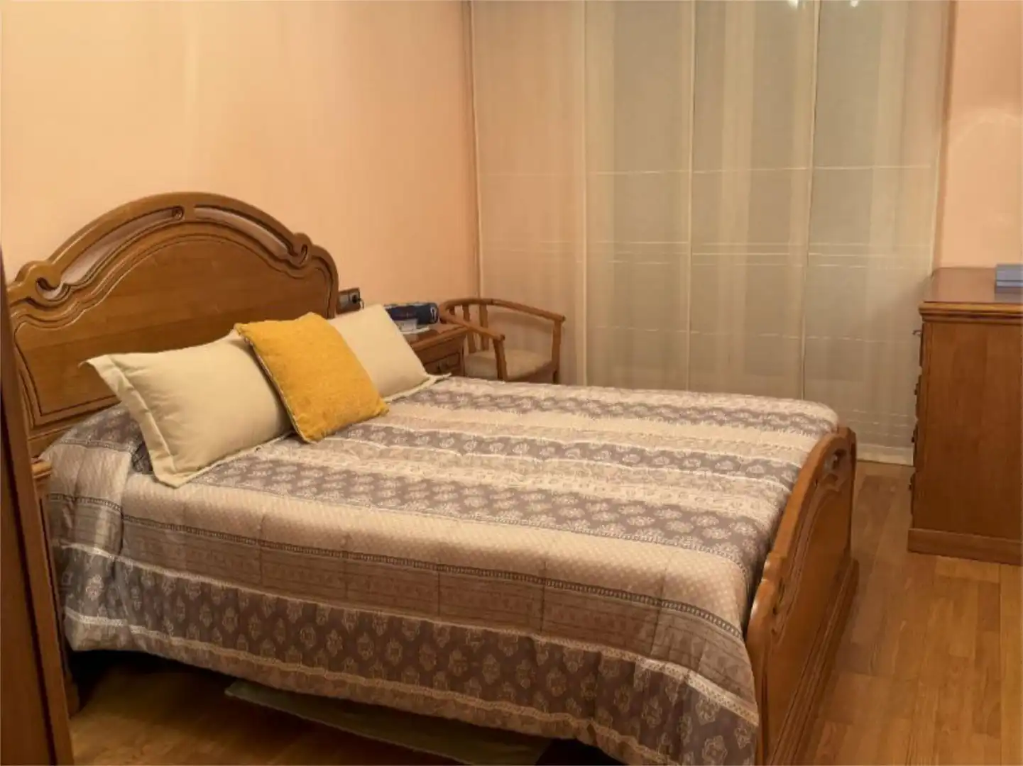 Piso en venta en Avenida Constitución, 94, Cacabelos Habitación de Piso en venta en Cacabelos con Calefacción, Parquet y Trastero