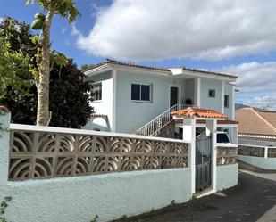 Vista exterior de Casa o xalet en venda en La Orotava amb Jardí privat, Terrassa i Traster