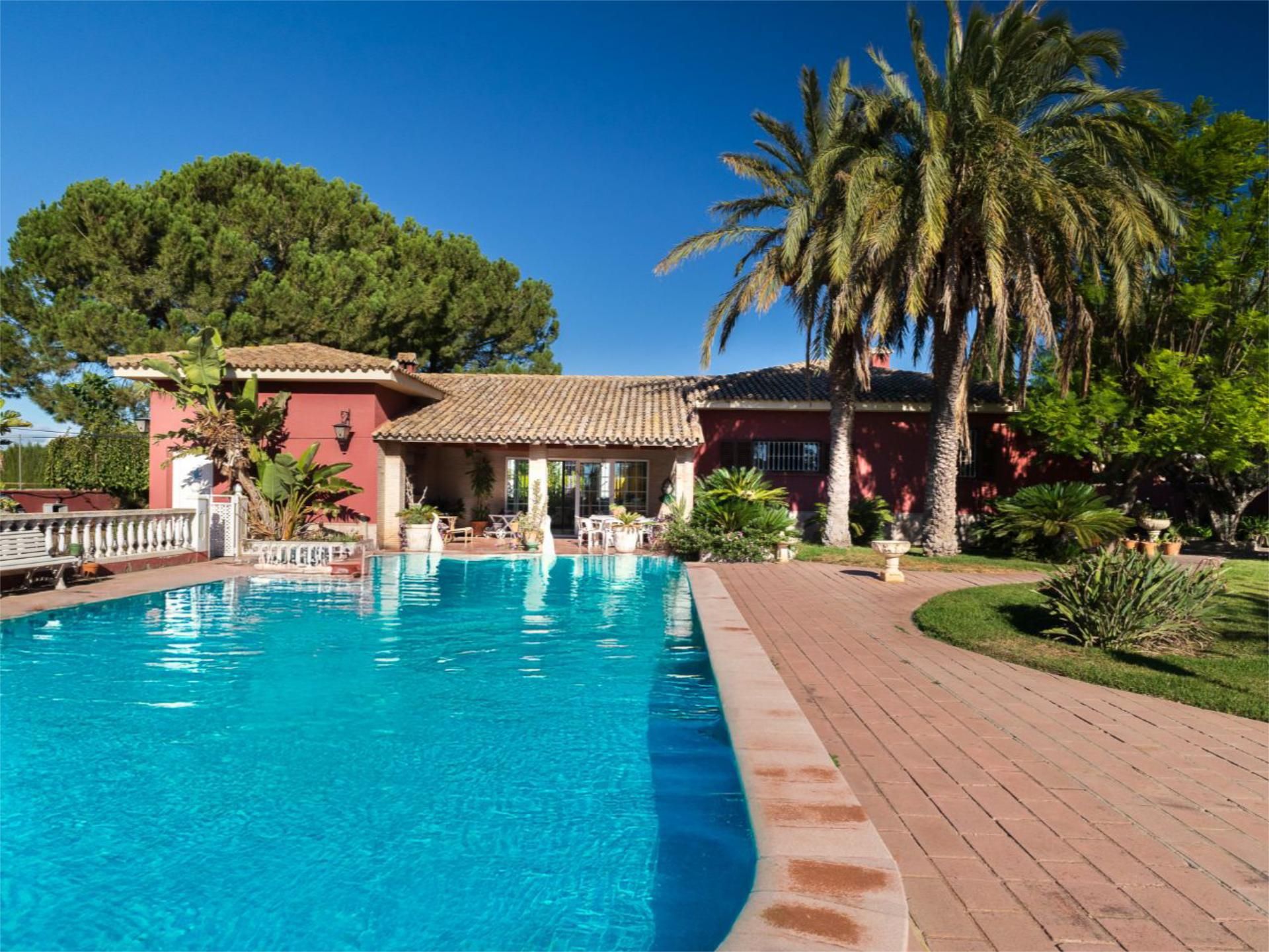 Swimming pool of Flat for sale in La Pobla de Vallbona