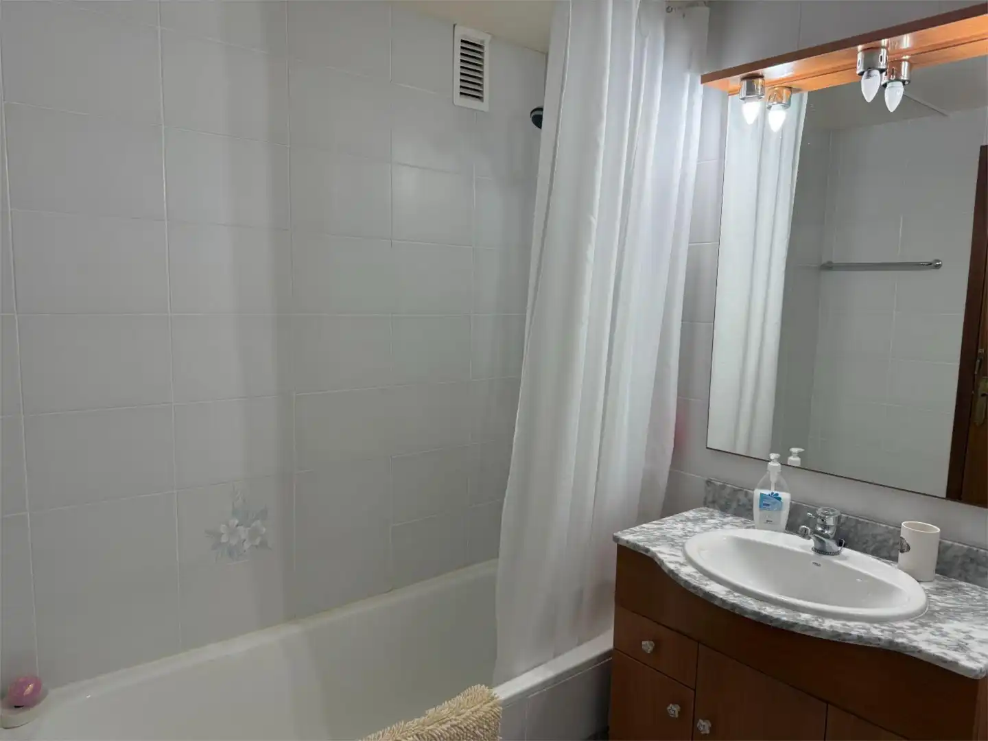Wohnung zum Verkauf in Urbanització Cala Salions, 132, La Pola i Giverola- Salionç Badezimmer von Wohnung zum Verkauf in Tossa de Mar mit Klimaanlage, Schwimmbad und Möbliert
