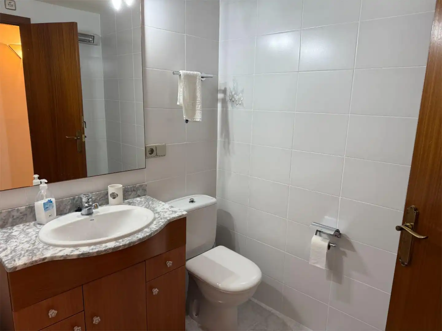 Wohnung zum Verkauf in Urbanització Cala Salions, 132, La Pola i Giverola- Salionç Badezimmer von Wohnung zum Verkauf in Tossa de Mar mit Klimaanlage, Schwimmbad und Möbliert