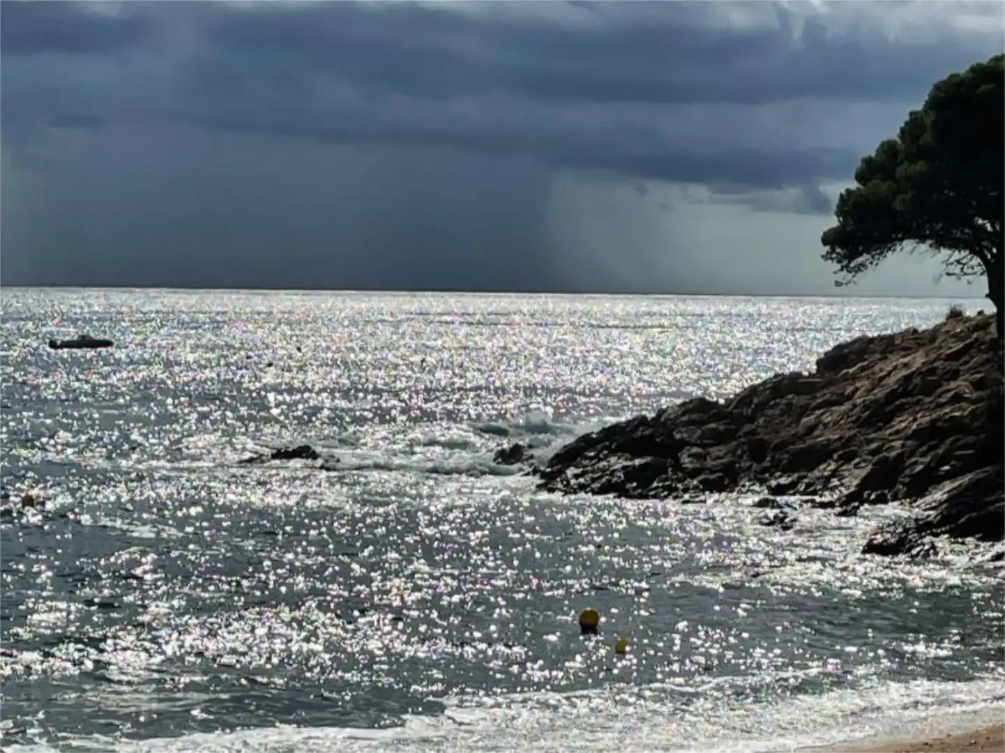 Wohnung zum Verkauf in Urbanització Cala Salions, 132, La Pola i Giverola- Salionç Außenansicht von Wohnung zum Verkauf in Tossa de Mar mit Klimaanlage, Schwimmbad und Möbliert