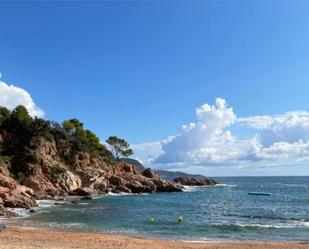 Vista exterior de Pis en venda en Tossa de Mar amb Aire condicionat, Piscina i Balcó