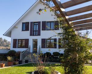 Vista exterior de Casa o xalet en venda en Culleredo amb Aire condicionat, Calefacció i Jardí privat