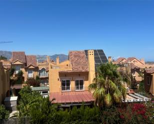 Vista exterior de Casa adosada en venda en Mijas amb Terrassa, Piscina i Balcó