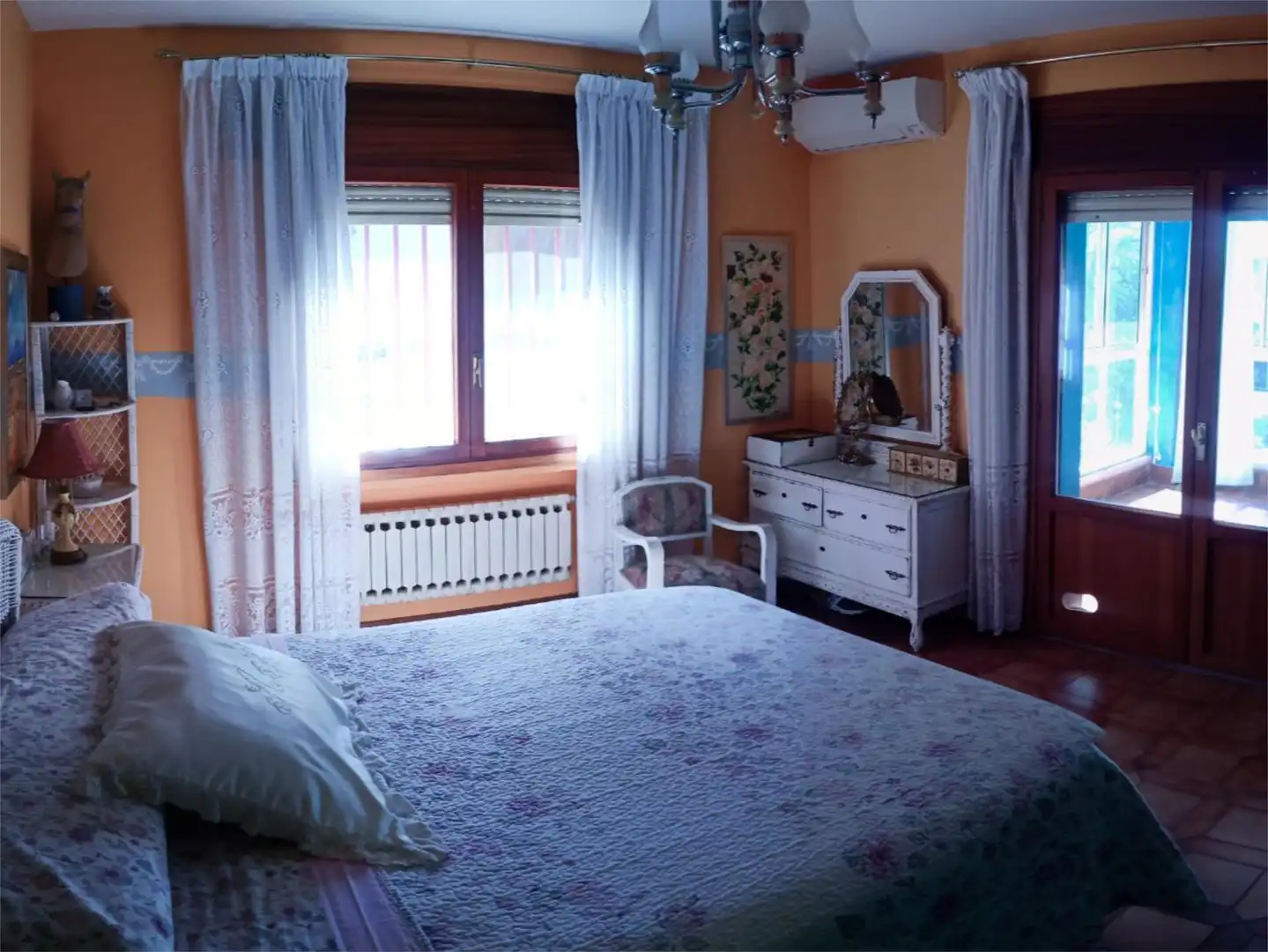Casa o xalet en venda a Urbanización el Otero, 57, Tudela de Duero Dormitori de Casa o xalet en venda en Tudela de Duero amb Aire condicionat, Terrassa i Balcó