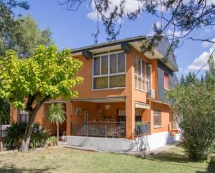 Vista exterior de Casa o xalet en venda en Tudela de Duero amb Aire condicionat, Terrassa i Balcó