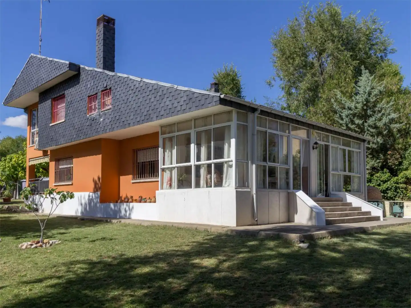 Casa o xalet en venda a Urbanización el Otero, 57, Tudela de Duero Vista exterior de Casa o xalet en venda en Tudela de Duero amb Aire condicionat, Terrassa i Balcó