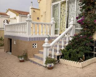 Terrasse von Einfamilien-Reihenhaus miete in San Fulgencio mit Klimaanlage, Heizung und Privatgarten