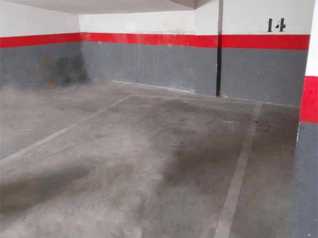 Garaje en Venta en Calle de los Montes Pirineos, 16 en Palomeras Bajas