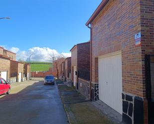 Vista exterior de Dúplex en venda en Domingo Pérez amb Aire condicionat, Calefacció i Jardí privat