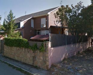 Vista exterior de Casa o xalet en venda en Moralzarzal amb Calefacció, Jardí privat i Terrassa