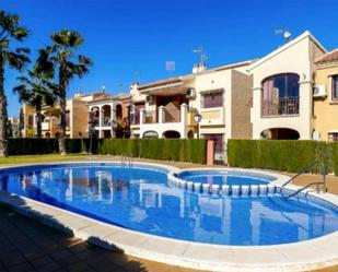 Vista exterior de Pis en venda en Torrevieja amb Aire condicionat, Terrassa i Piscina