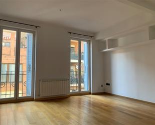 Bedroom of Flat to rent in  Madrid Capital  with Air Conditioner and Balcony