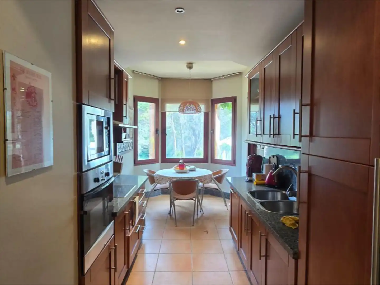 Apartament en venda a Alameda de las Brisas, 3, Bahía de Marbella Cuina de Apartament en venda en Marbella amb Aire condicionat, Terrassa i Piscina