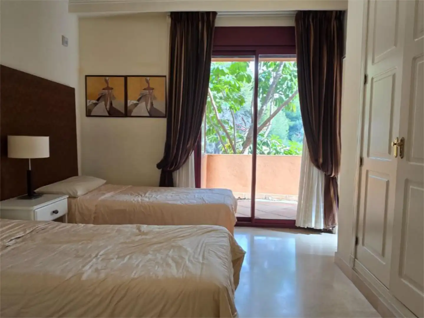 Apartament en venda a Alameda de las Brisas, 3, Bahía de Marbella Dormitori de Apartament en venda en Marbella amb Aire condicionat, Terrassa i Piscina