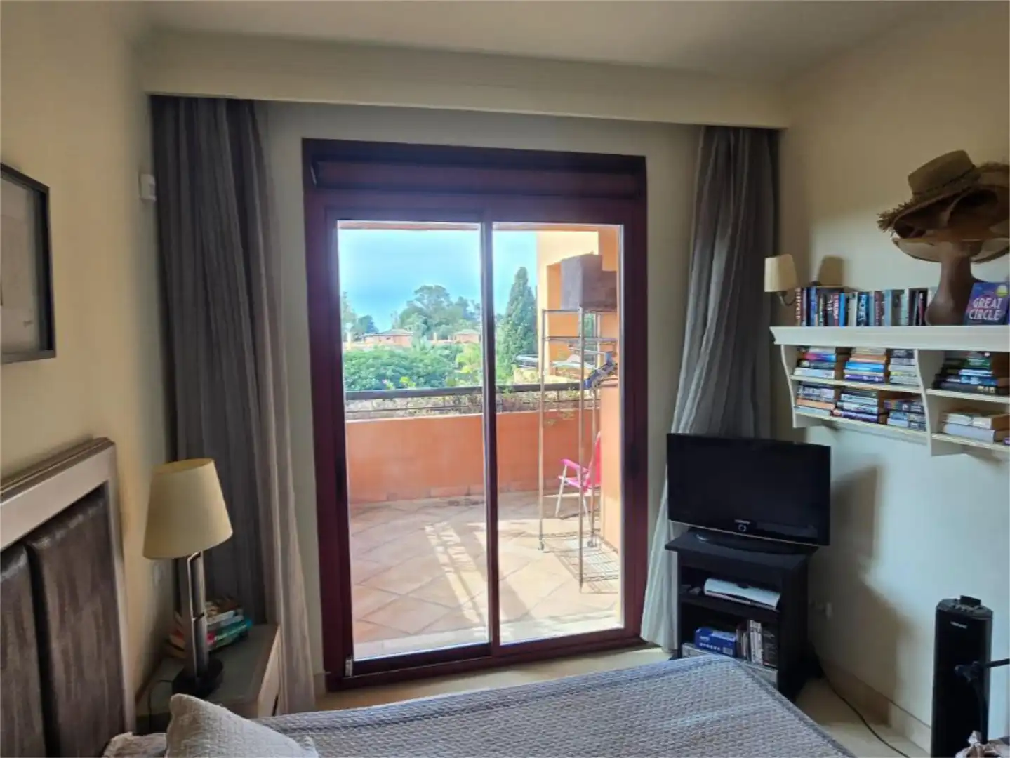Apartament en venda a Alameda de las Brisas, 3, Bahía de Marbella Dormitori de Apartament en venda en Marbella amb Aire condicionat, Terrassa i Piscina