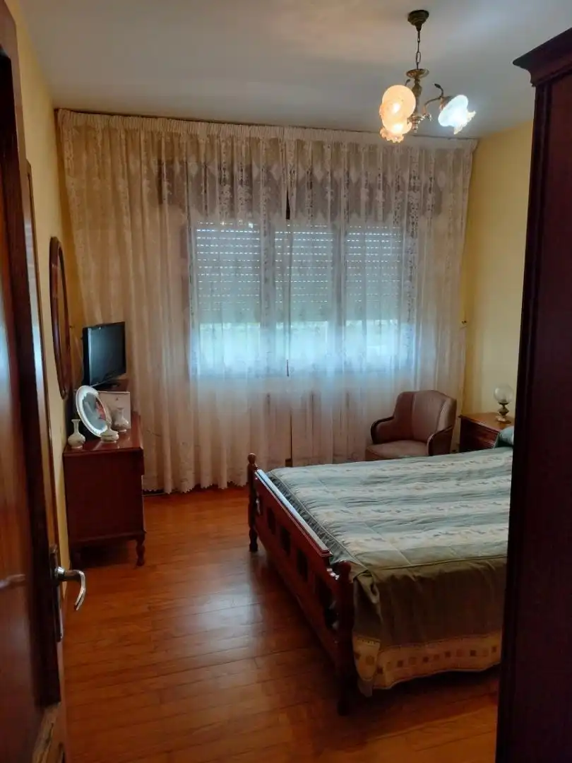 Casa o xalet en venda a Avenida Do Empalme, 60, Lalín Dormitori de Casa o xalet en venda en Lalín amb Terrassa i Balcó