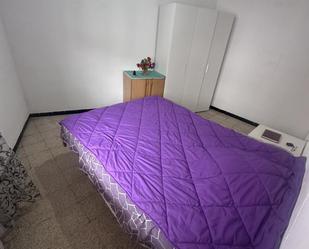 Bedroom of Apartment to share in Girona Capital  with Terrace, Washing machine and Internet