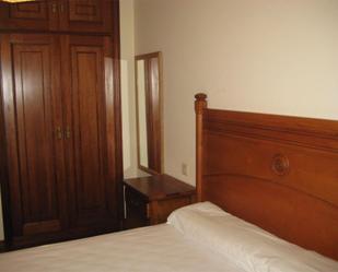 Bedroom of Flat to rent in Santiago de Compostela   with Heating, Parquet flooring and Furnished