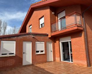 Exterior view of House or chalet for sale in Renedo de Esgueva  with Heating, Private garden and Parquet flooring