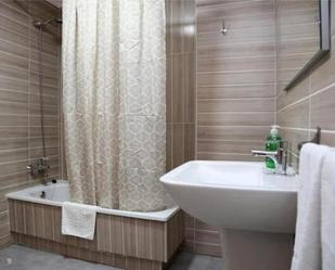 Bathroom of Flat for sale in Caldas de Reis  with Heating and Furnished
