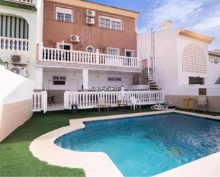 Vista exterior de Casa o xalet de lloguer en Málaga Capital amb Aire condicionat, Terrassa i Piscina