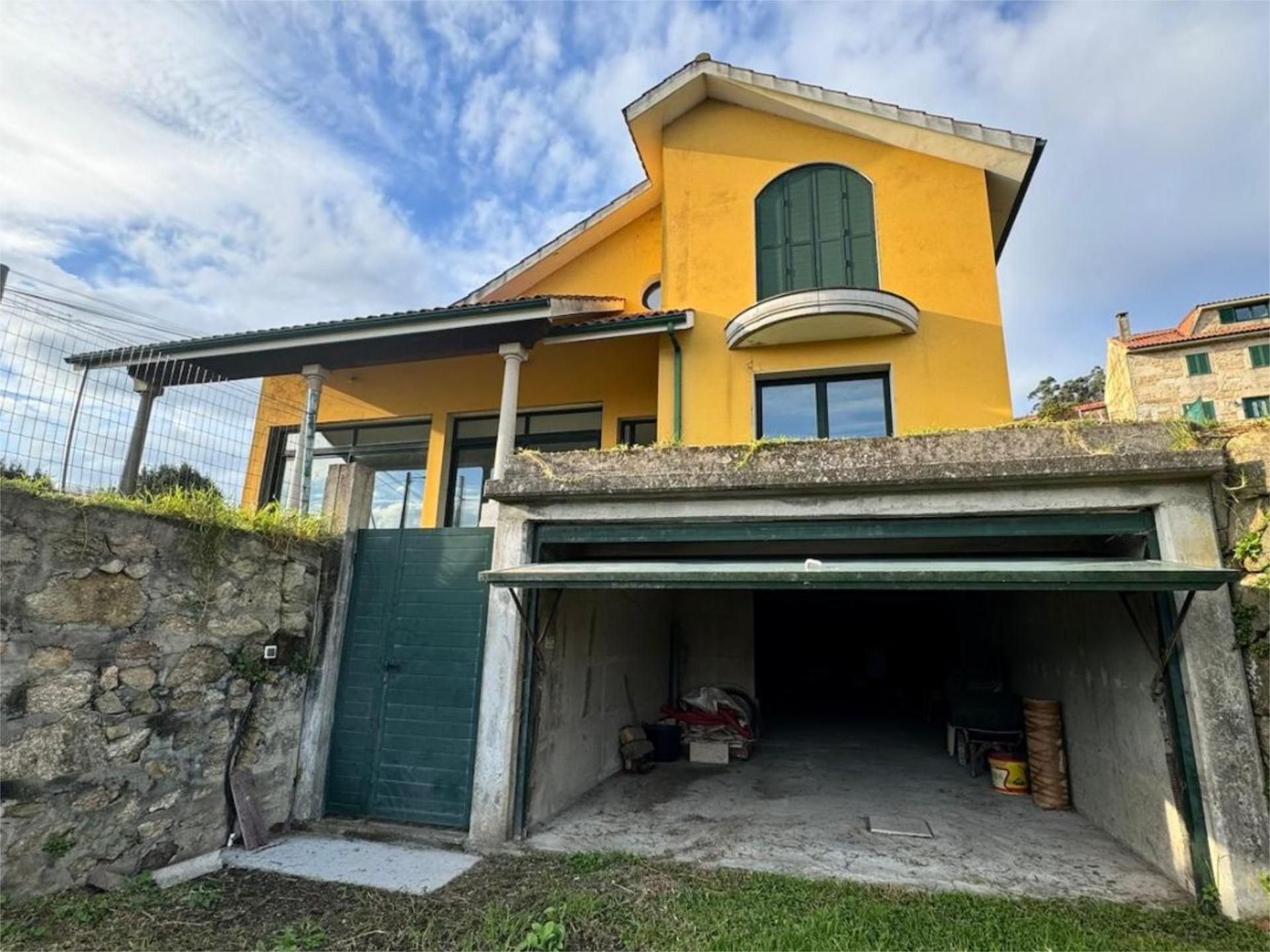 Exterior view of House or chalet for sale in Outes  with Heating, Private garden and Parquet flooring