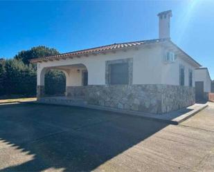 Exterior view of Single-family semi-detached for sale in Navalmoral de la Mata