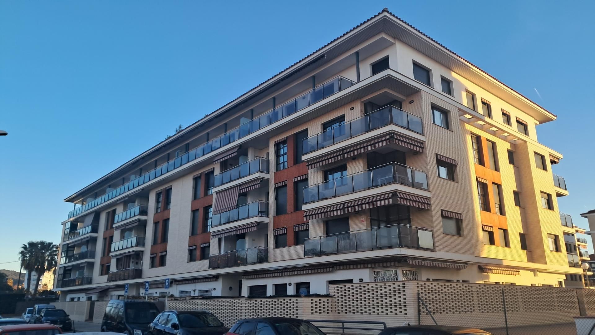 Flat for sale in Carrer Misser, 1, Centre Exterior view of Flat for sale in Pineda de Mar with Air Conditioner and Terrace