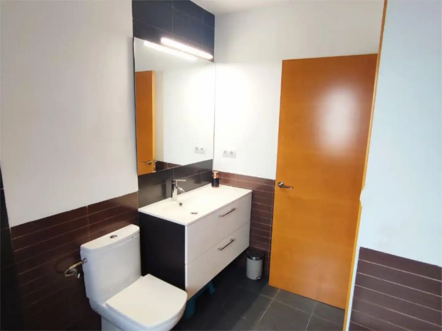 Detached homes for sale in Carrer Valentí Almirall, 5, Balaguer Bathroom of Detached homes for sale in Balaguer with Terrace and Balcony