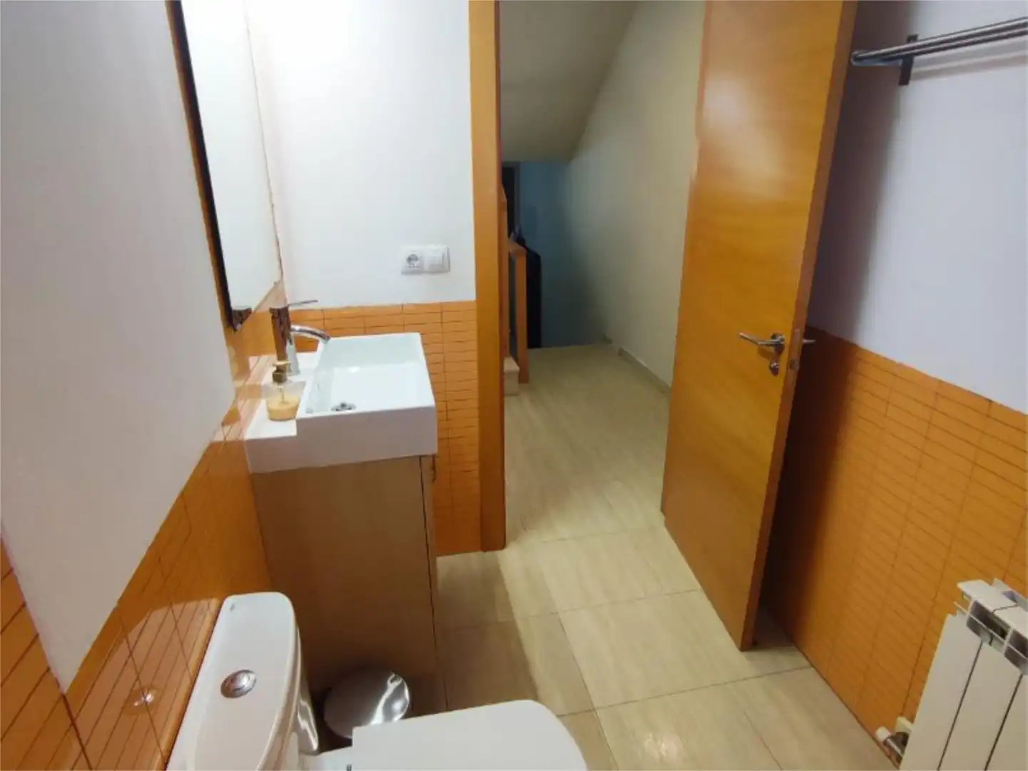 Detached homes for sale in Carrer Valentí Almirall, 5, Balaguer Bathroom of Detached homes for sale in Balaguer with Terrace and Balcony