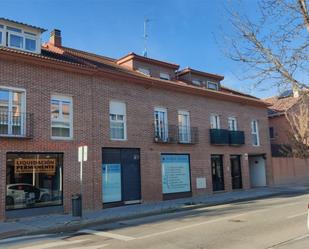 Vista exterior de Pis en venda en San Martín de la Vega amb Aire condicionat, Terrassa i Piscina