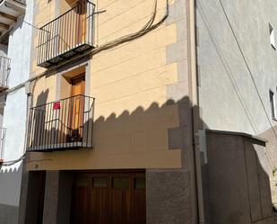 Vista exterior de Casa adosada en venda en Morella amb Calefacció i Moblat