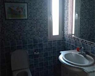 Bathroom of Single-family semi-detached for sale in Pedrosillo de los Aires  with Terrace and Swimming Pool