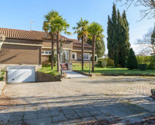 Vista exterior de Casa o xalet en venda en Arrazua-Ubarrundia amb Terrassa