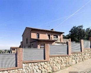 Vista exterior de Casa o xalet en venda en Talavera de la Reina amb Aire condicionat, Terrassa i Piscina