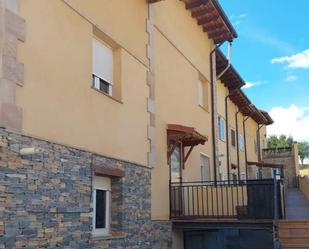 Vista exterior de Casa adosada en venda en Golmayo amb Jardí privat, Terrassa i Traster