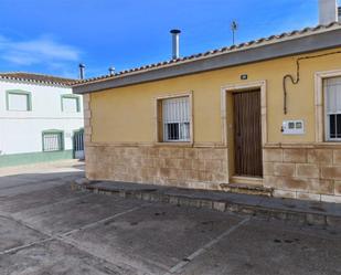 Vista exterior de Casa adosada en venda en Corral-Rubio amb Moblat