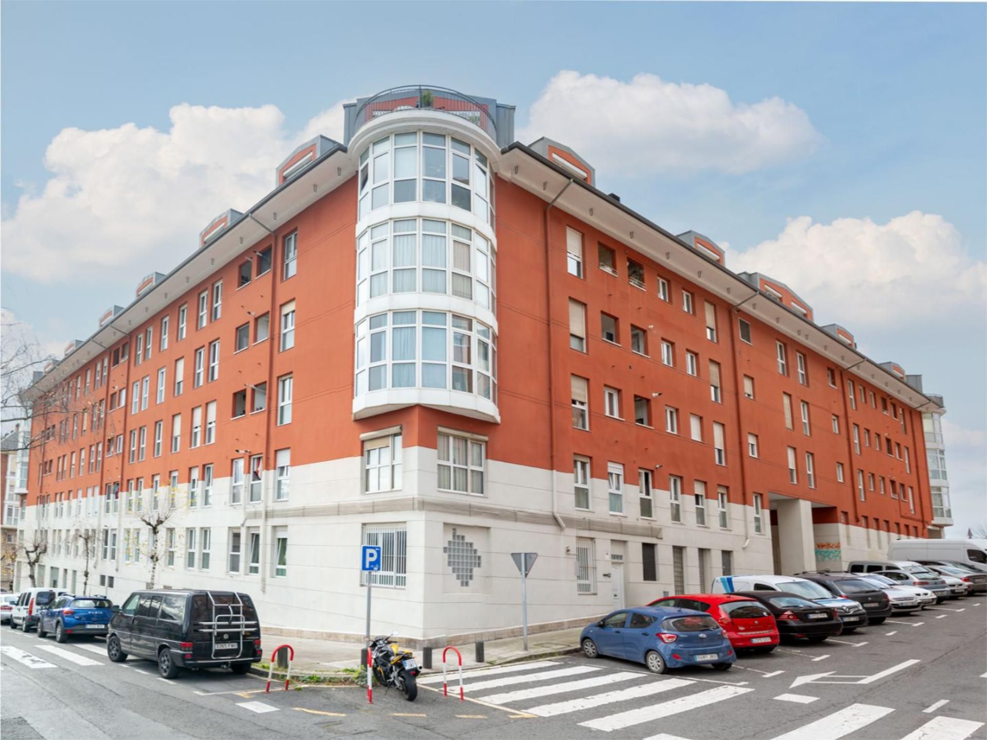 Vista exterior de Pis en venda en Bilbao  amb Calefacció, Parquet i Traster