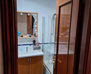 Bathroom of Apartment to rent in Badajoz Capital  with Terrace and Furnished