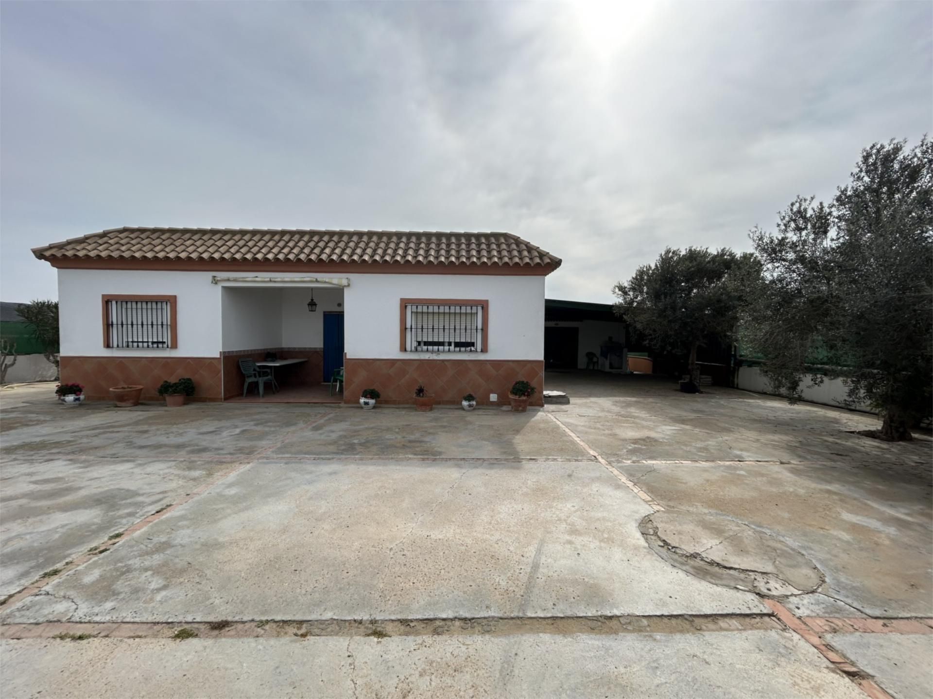 Vista exterior de Finca rústica en venda en Sanlúcar de Barrameda amb Aire condicionat