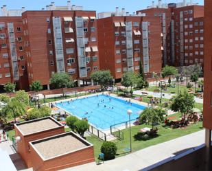 Swimming pool of Flat to rent in  Madrid Capital  with Air Conditioner, Heating and Private garden