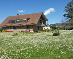 Vista exterior de Casa o xalet en venda en Loiu amb Calefacció, Jardí privat i Parquet