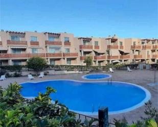 Vista exterior de Casa adosada en venda en Granadilla de Abona amb Terrassa i Piscina